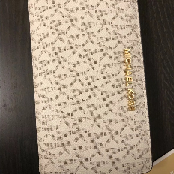 Michael Kors Handbags - Michael Kors bifold wallet